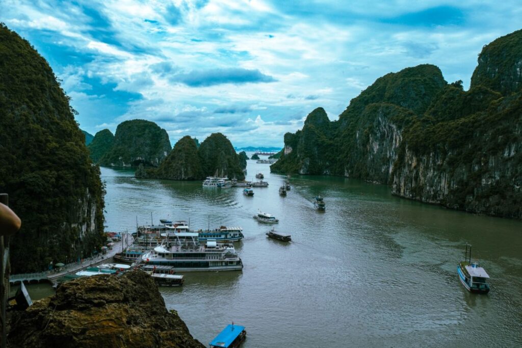 what to do in halong bay